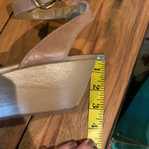 BCBG Nude -tan Peep toe platforms w/Ankle strap - wear them w everything - Picture 3 of 4